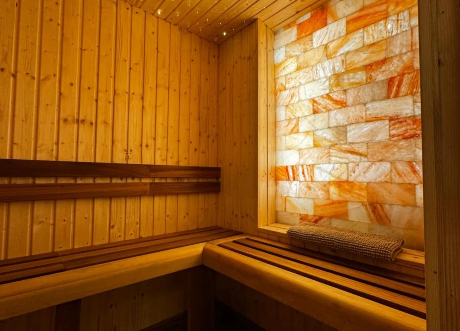 Jacuzzi Royal Suite Budapest Hungary