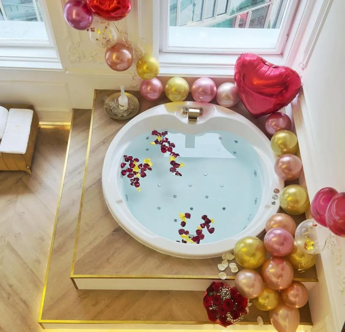 Jacuzzi Royal Suite Budapest Apartment