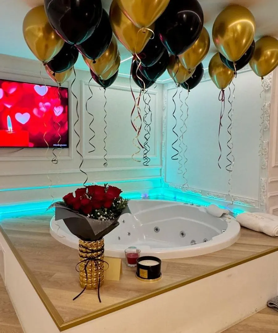 Jacuzzi Royal Suite Budapest 0*,